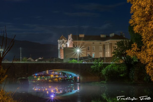 trebinje; bosnia&hercegovina; muzej-rijeka-most-noć