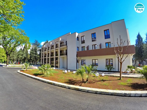 SL – INDUSTRY HOTEL