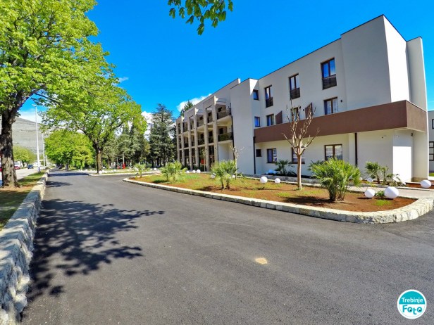 SL – INDUSTRY HOTEL