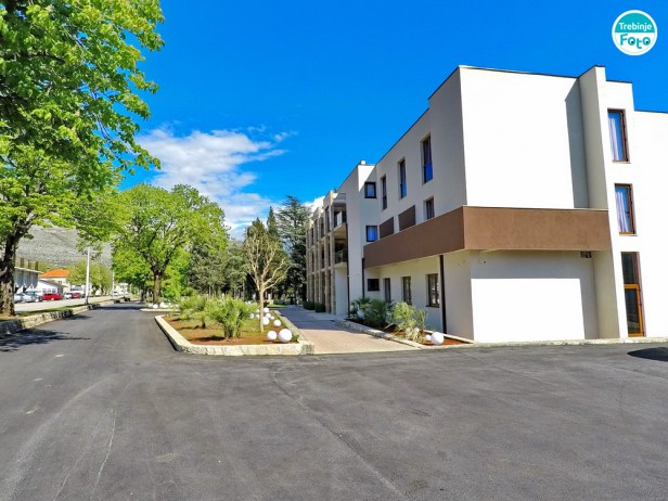 SL – INDUSTRY HOTEL