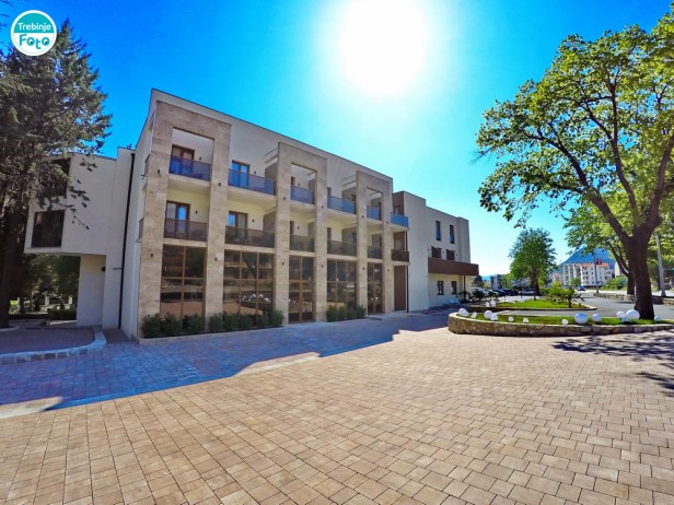 SL – INDUSTRY HOTEL