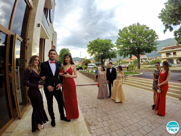 Maturanti trebinjske Gimnazije „Jovan Dučić“