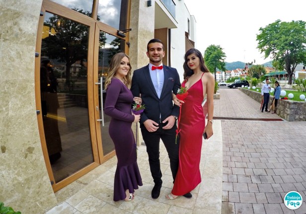 Maturanti trebinjske Gimnazije „Jovan Dučić“