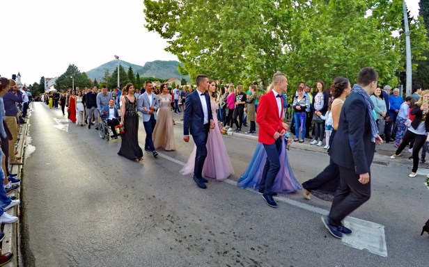 Maturanti trebinjske Gimnazije „Jovan Dučić“