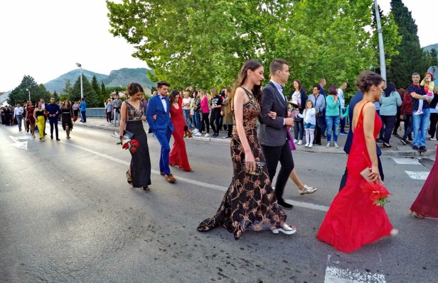 Maturanti trebinjske Gimnazije „Jovan Dučić“