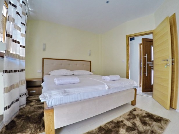 Vinopolis Apartman br. 1