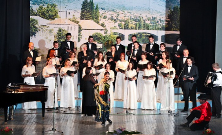Hor Tribunia