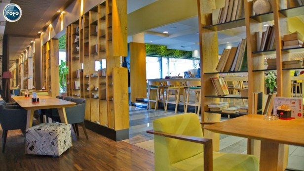 Enterijer Sony M99 (10)